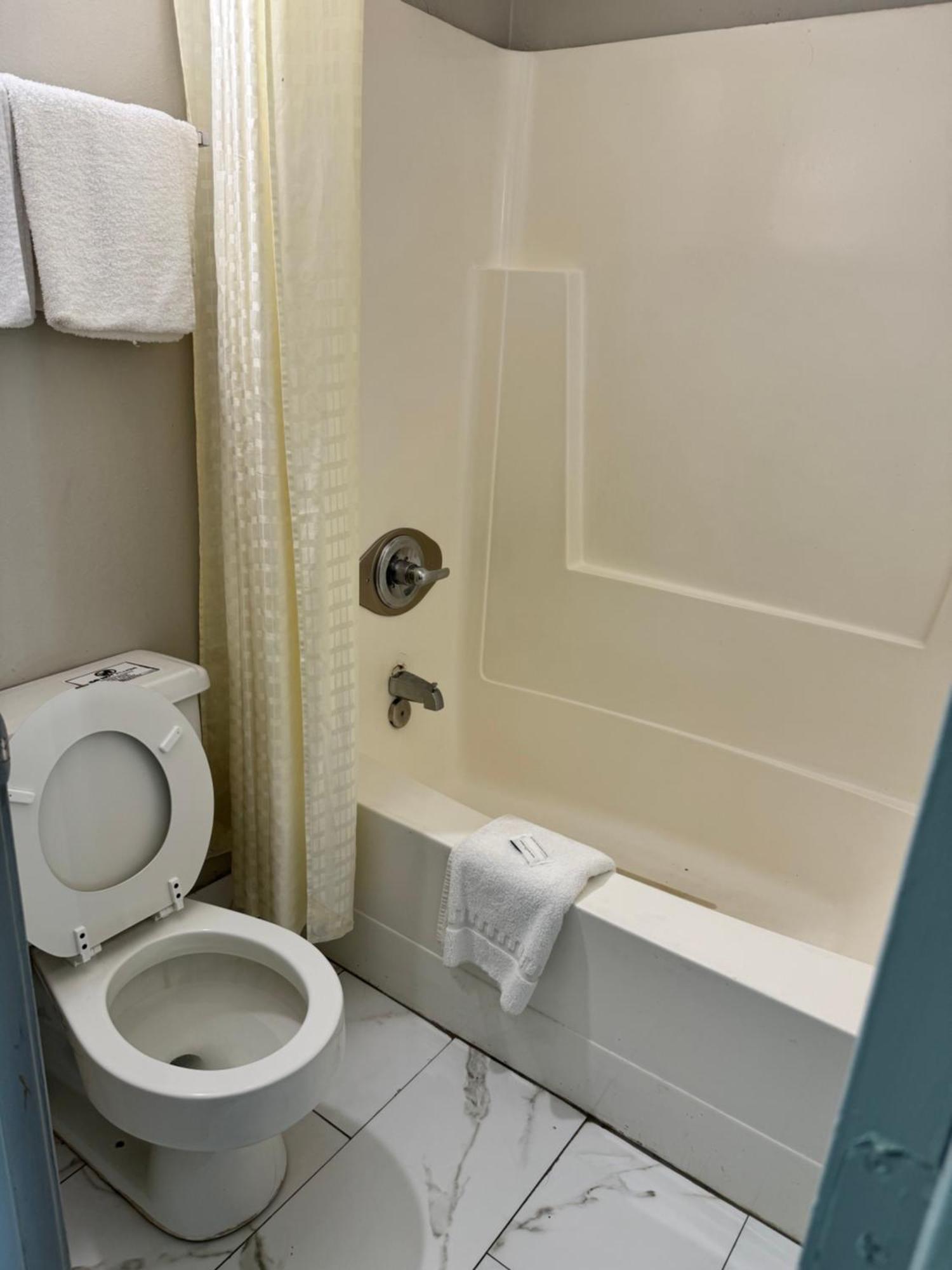 Scottish Inns - ローカスト・グローブ エクステリア 写真